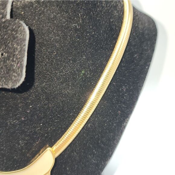 VTG 90's Trifari Omega Chain Green and White Enamel Swirl Choker Necklace - Picture 5 of 13